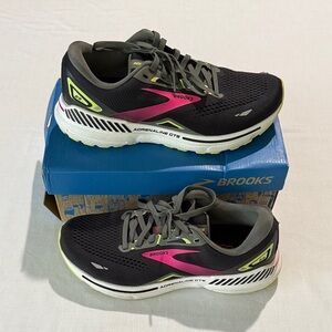 Brooks Adrenaline GTS 23 Black Gunmetal Sharp Green Women’s Asst Sizes Km